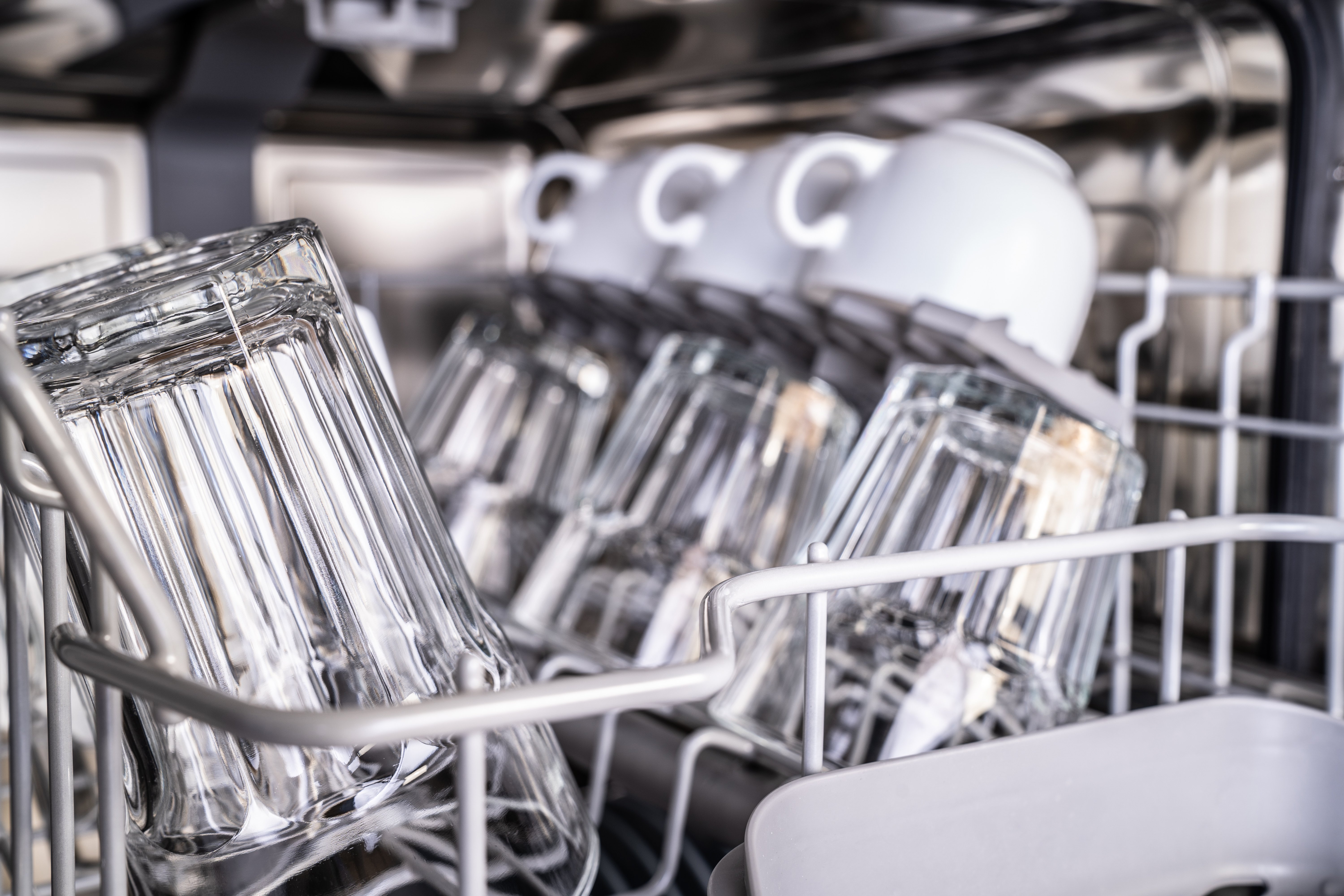 03-Cleaning-Dishwashing-economy-multi-chamber-iStock-1222251318