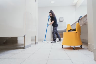 industrial-bathroom-cleaning
